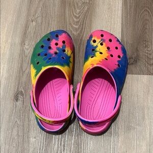 CROCS Unisex Tie-Dye Classic Clog in Pink Multicolor
